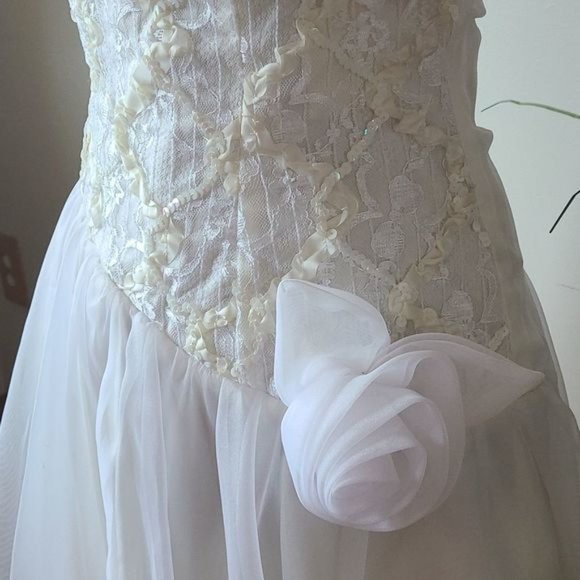 Vintage White Organza Wedding or Prom Dress 9/10 - Picture 4 of 11